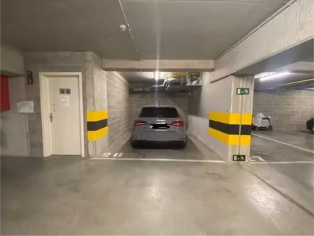 à louer – emplacement de parking souterrain à evere