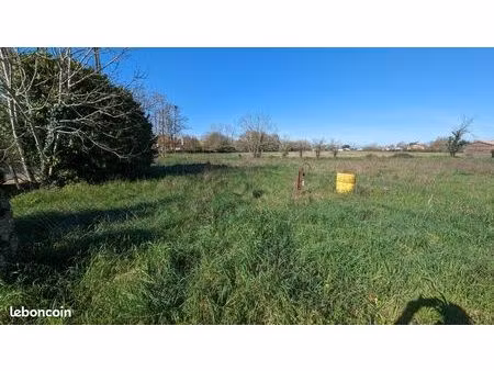 terrain 639 m² coulon