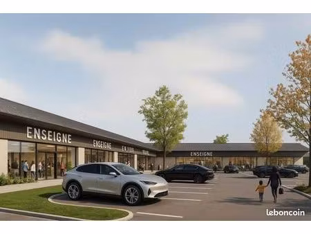 local commercial 7 438 m²