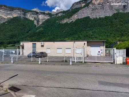 local d'activité 600 m²