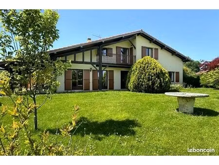 maison 6 pièces 217 m²