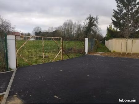 terrain à bâtir de 750m2 viabilisé à chenoise