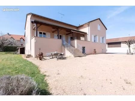 maison 4 pièces 212 m²