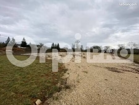 local d'activité 42 300 m²