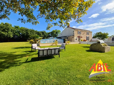 maison avec piscine  4 chambres  jardin  au calme