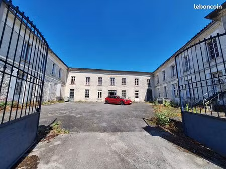 bureaux 2100 m² barbezieux-saint-hilaire