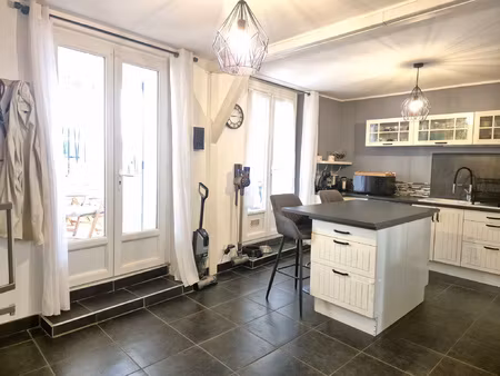 maison vigneronne avec garage et 2 terrasses au centre du vi