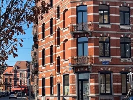 commerce d’angle à emplacement stratégique