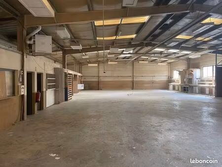 local industriel 916 m²