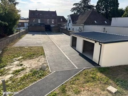 place de parking lens centre