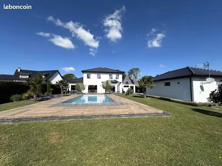 villa 11 pièces 265 m²