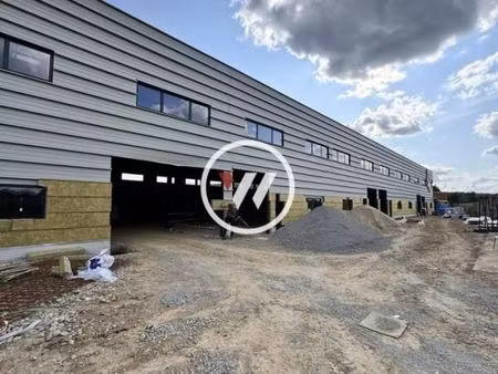 local d'activité 2 556 m²