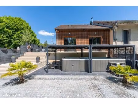 propriété 5 pièces 166 m²