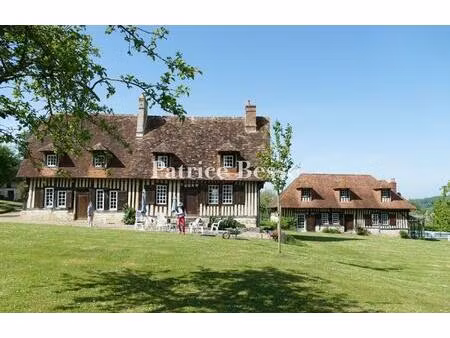 entre lisieux et pont-l'evêque  entourée de près de 9 ha plantés de pommiers  une ferme du