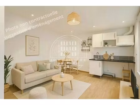 charmant duplex cosy & moderne en parfait état donnant sur une petite cour privée au calme