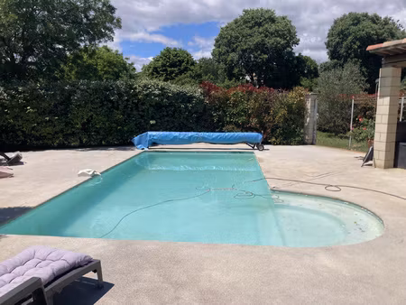 maison de plain pieds sur une parcelle de terrain de 1194 m2