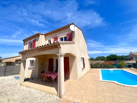 belle villa traditionnelle avec piscine