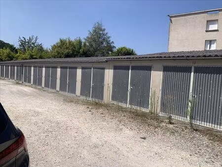 angoulement - garage ferme - a louer