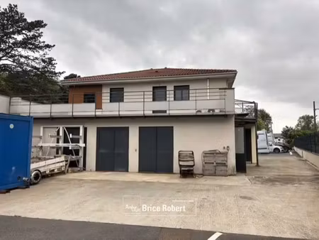 à louer - local d'activités avec un terrain enrobé pour véhicules lourds - irigny