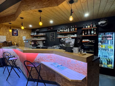 murs + fonds de commerce restaurant bar crêperie de 140 m2 avec studio