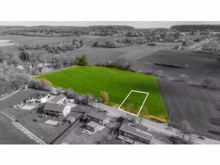 superbe terrain de pres de 14ares a vendre a wierde