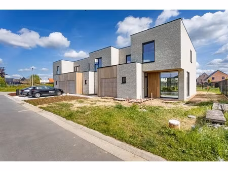 huis te koop in wakken met 3 slaapkamers