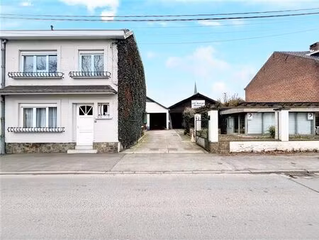 maison avec 2 entrepôts de ±300m² chacun!