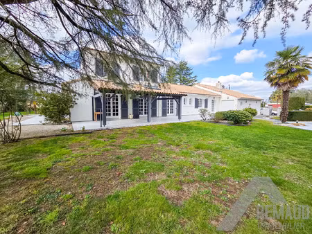 vente maison piscine à aubigny-les-clouzeaux (85430) : à vendre piscine / 253m² aubigny-le