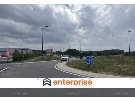 location local commercial