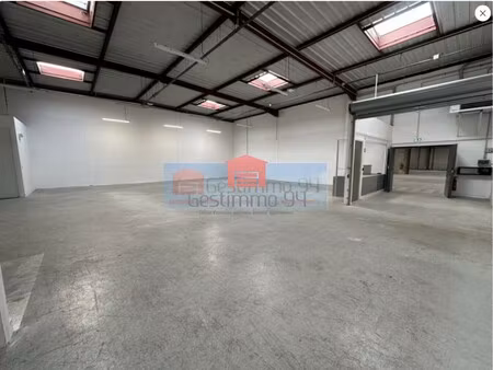 location local commercial