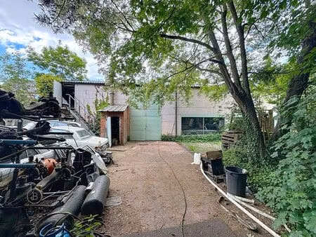 toonzaal met 2 aparte werkplaatsen/garages te opwijk