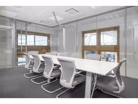 bureaux prêts à l'emploi pour un maximum de 10 personnes