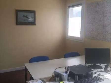 location bureaux et commerces à mayenne (53100) : à louer / 126m² mayenne