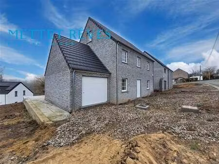 nouvelle construction de 4 façades avec garage.