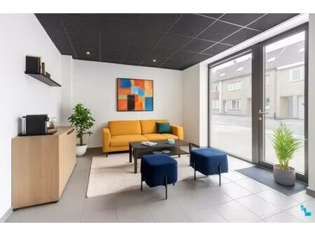 kantoor met woonst en privé-parking te roeselare