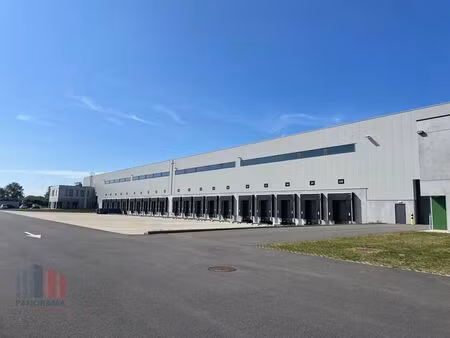 logistiek magazijn van 7.324 m² + 308 m² kantoorruimte
