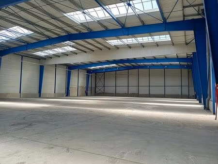 location entrepôt / local d'activités lognes 2 430 m²