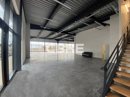 location local d'activités le haillan 1 724 m²