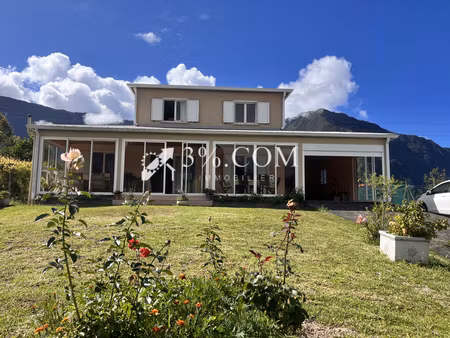 maison familiale 159m2  4ch  1139m2 terrain salazie