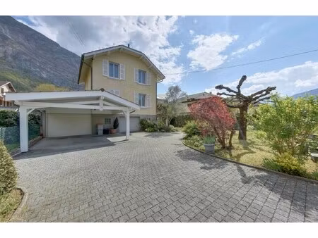 maison de luxe à vendre dans le quartier fiancey-brieux