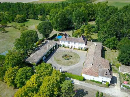 manoir à vendre à beaumont-du-périgord : 990 000 € | 810m²