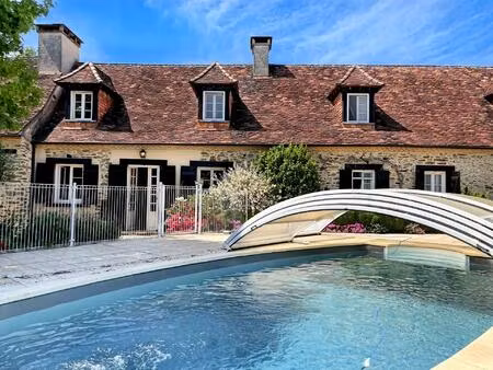belle maison au calme avec grange et piscine