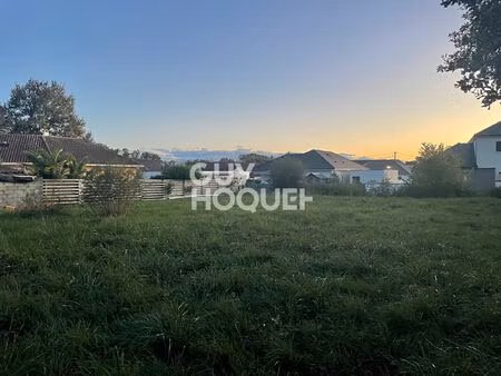 sauvagnon (64230): terrain d'environ 1254 m2  viabilisé et clôturé.