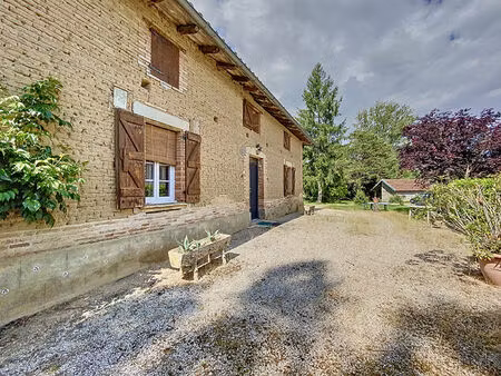 maison de caractères avec dépendance à la salvetat belmontet