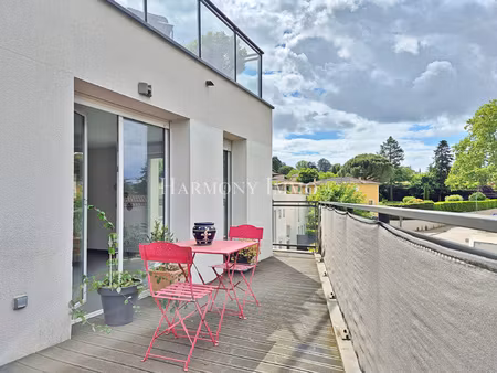 appartement t4 de 82 m2 avec 3 chambres  terrasse et garage