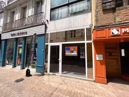 local commercial à louer dans la rue de paris. prix raisonnable. emplacement numéro 1 à vi