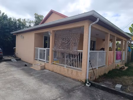 local commercial et maison louee au gol