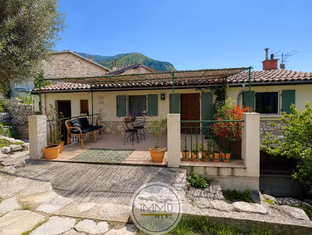 maison de village avec jardin  serres
