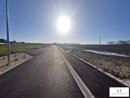 vente terrain 352 m² à pierrelatte (26700)  63 360 €