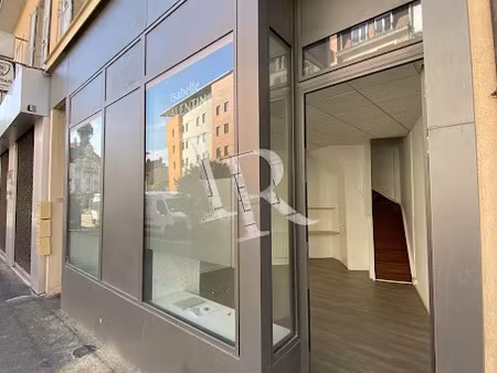 location locaux professionnels 31 m² à le puy-en-velay (43000)  550 €